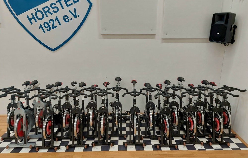 0233ParkplatzCyclingBikes15012023kl