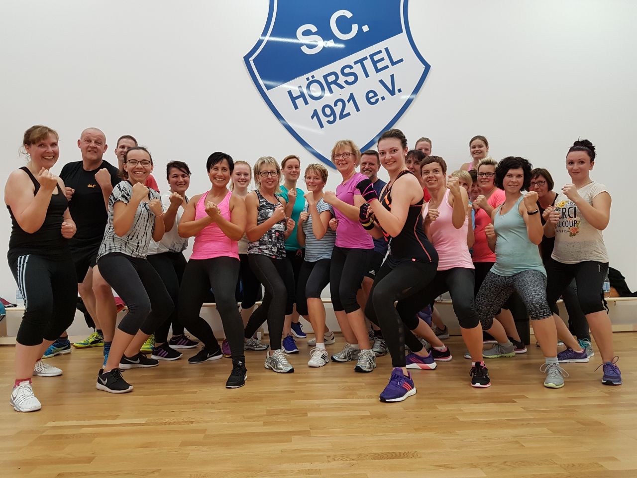 0064StrongbyZumbaGruppe28092017