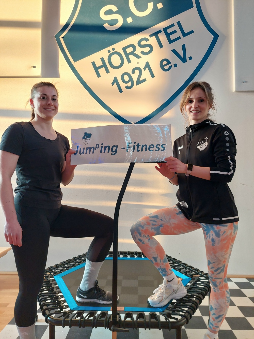 0240JumpingFitness19042023kl
