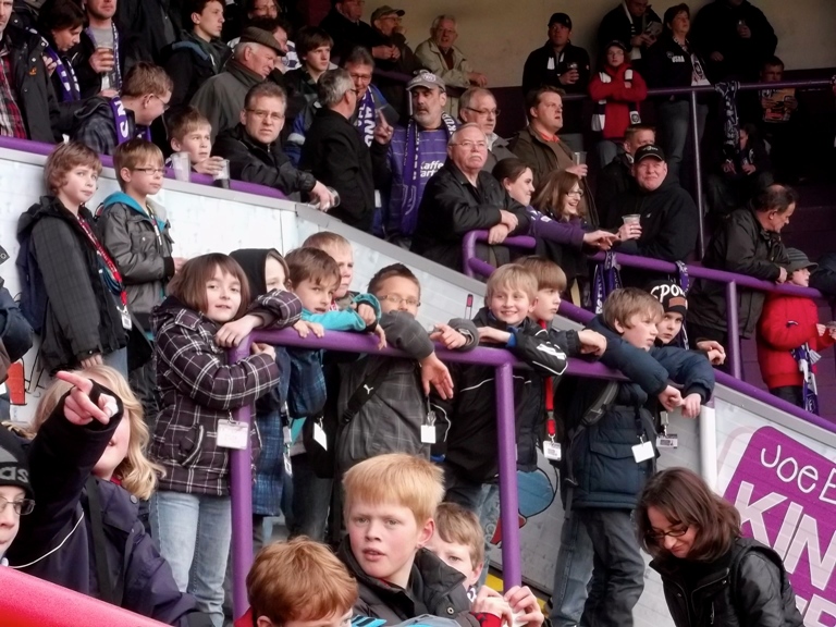 E3_Kindertribne_VfL_10042012