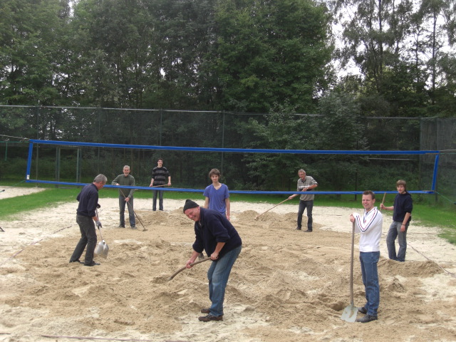 Arbeitseinsatz am Beachfeld