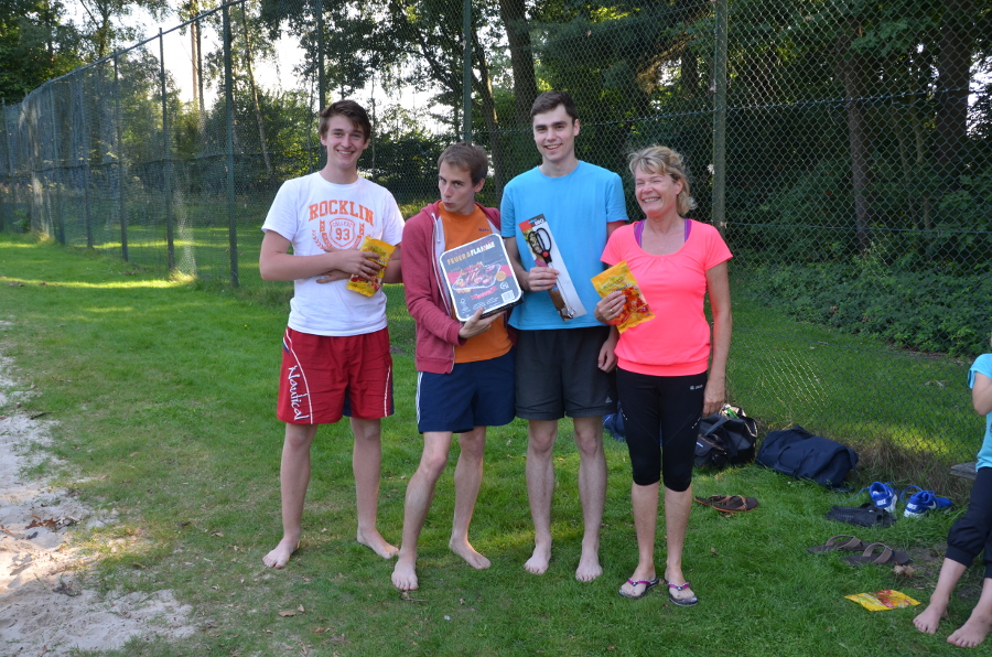 Das Siegerteam des Grillzangenturniers 2015