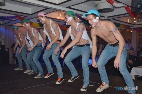 Fesch, die Jungs: Beim Sportlerkarneval des SC Hörstel gab es einiges zu sehen. Beifall garantiert ... Fotos: IVZ