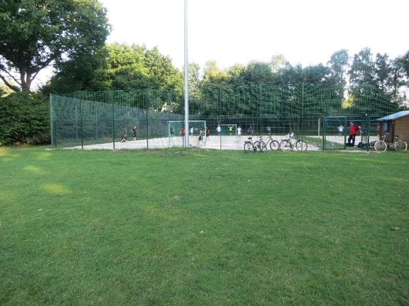 Der neue Zaun des Beachfeldes