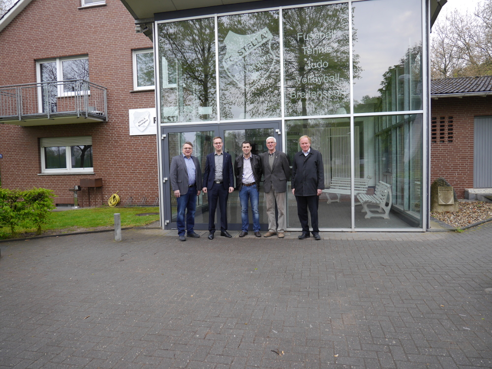 Gruppenfoto mit der Deutschen Glasfaser